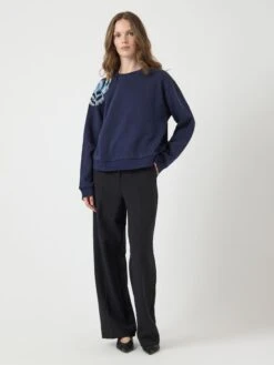 YASBLUGA MET DECORATIE SWEATSHIRT -YAS Kleding Winkel 26039247 NavyBlazer 1231919 005